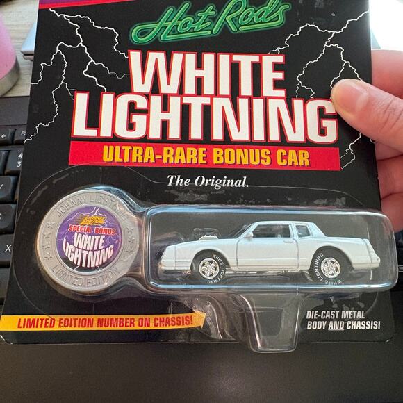 Johnny lightning hot rods white lightning ultra rare bonus car beastmobile - Picture 5 of 6